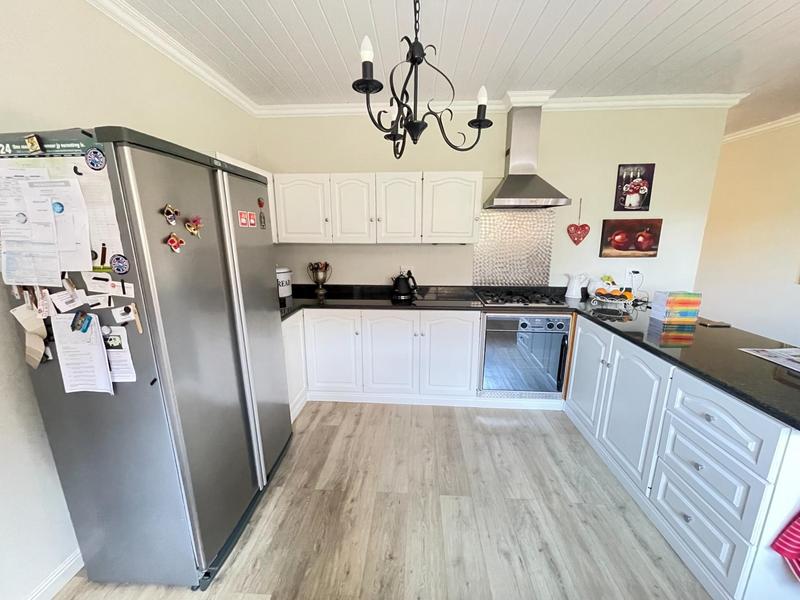 4 Bedroom Property for Sale in Panorama Western Cape